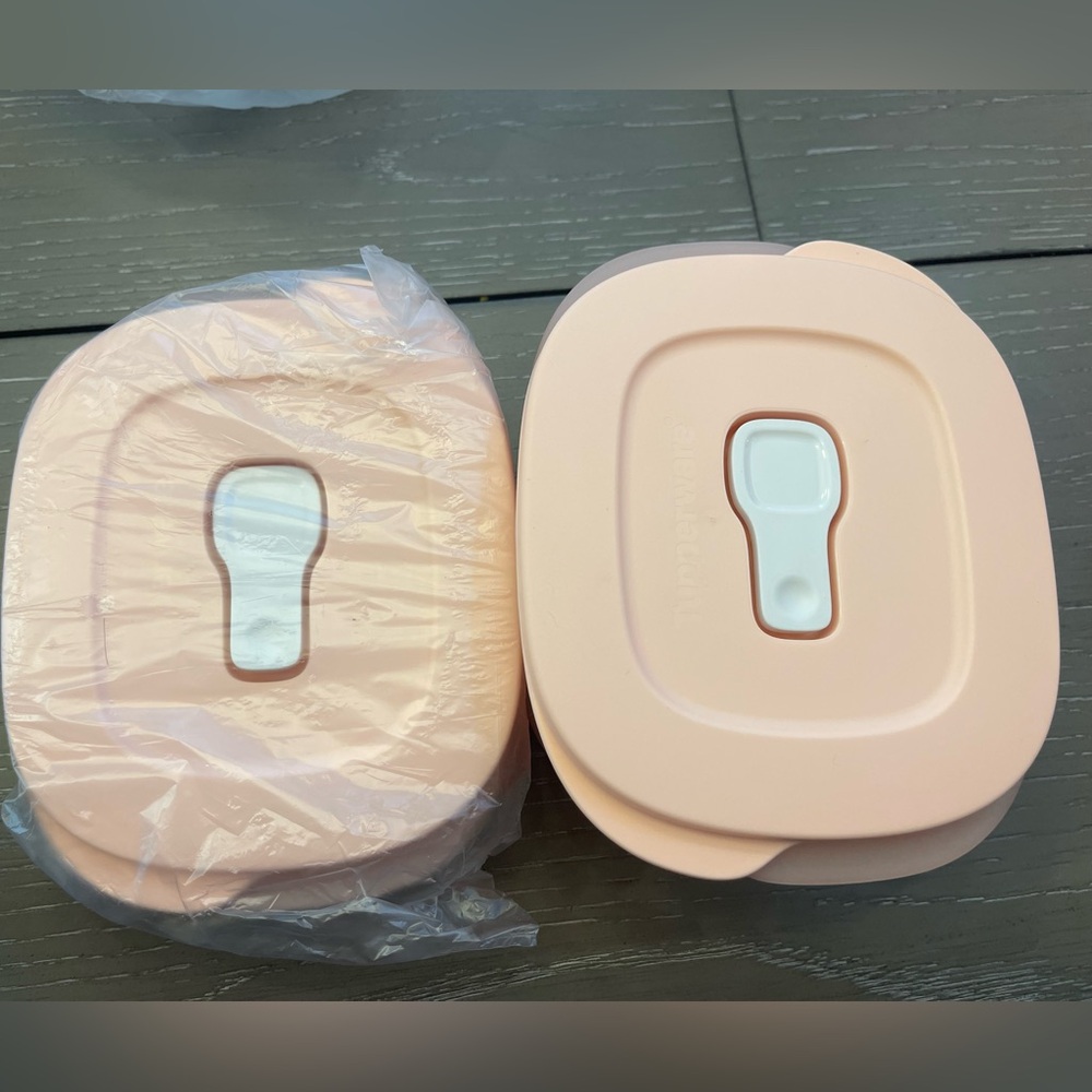 New Tupperware - Picture 2 of 3